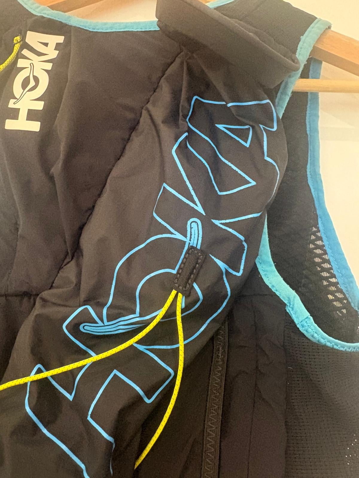 HOKA Trail Running Vest – Black / Blue – 10L-Small-Grade B