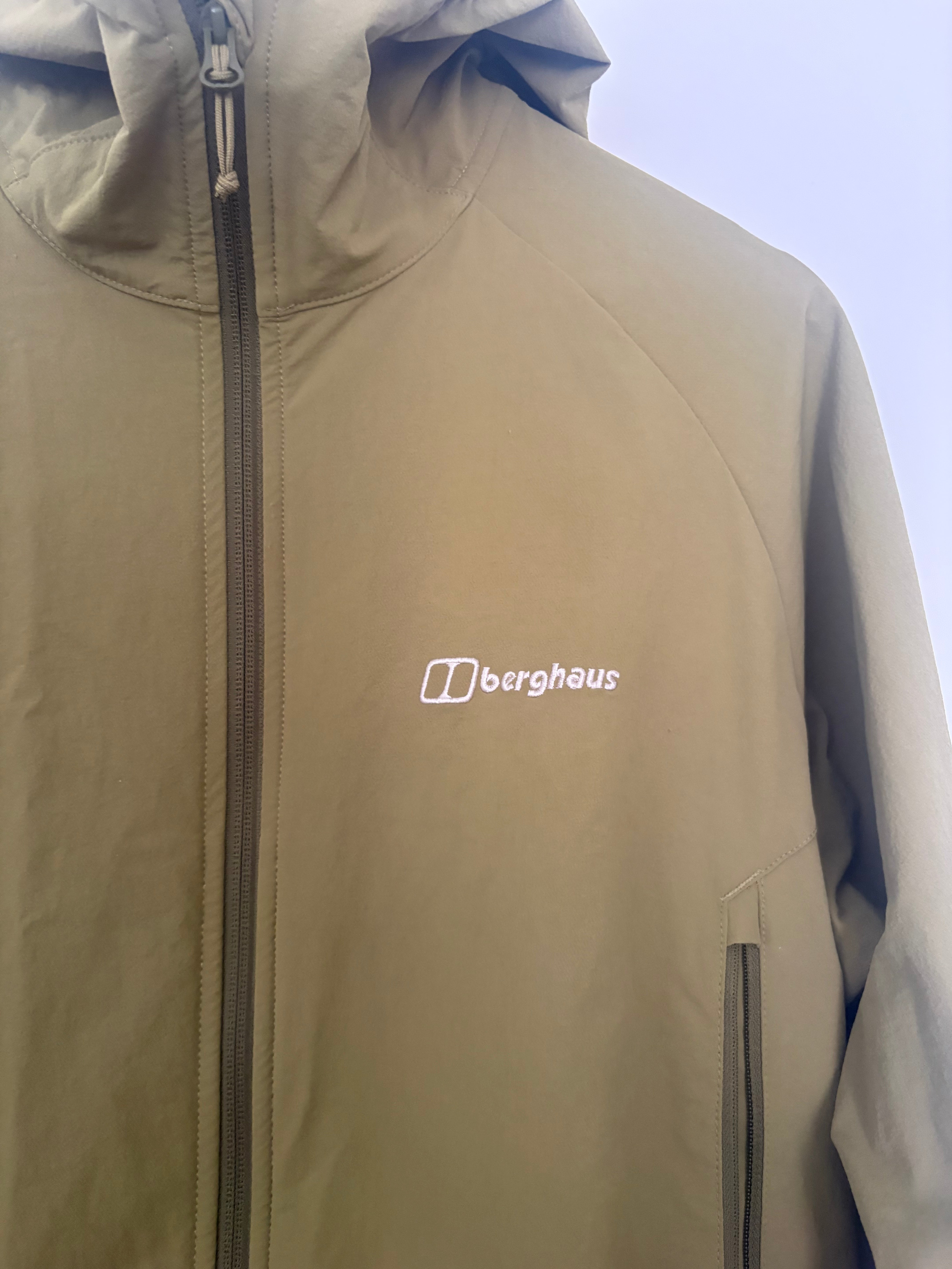 Berghaus Lightweight Hooded Softshell Jacket (XL)