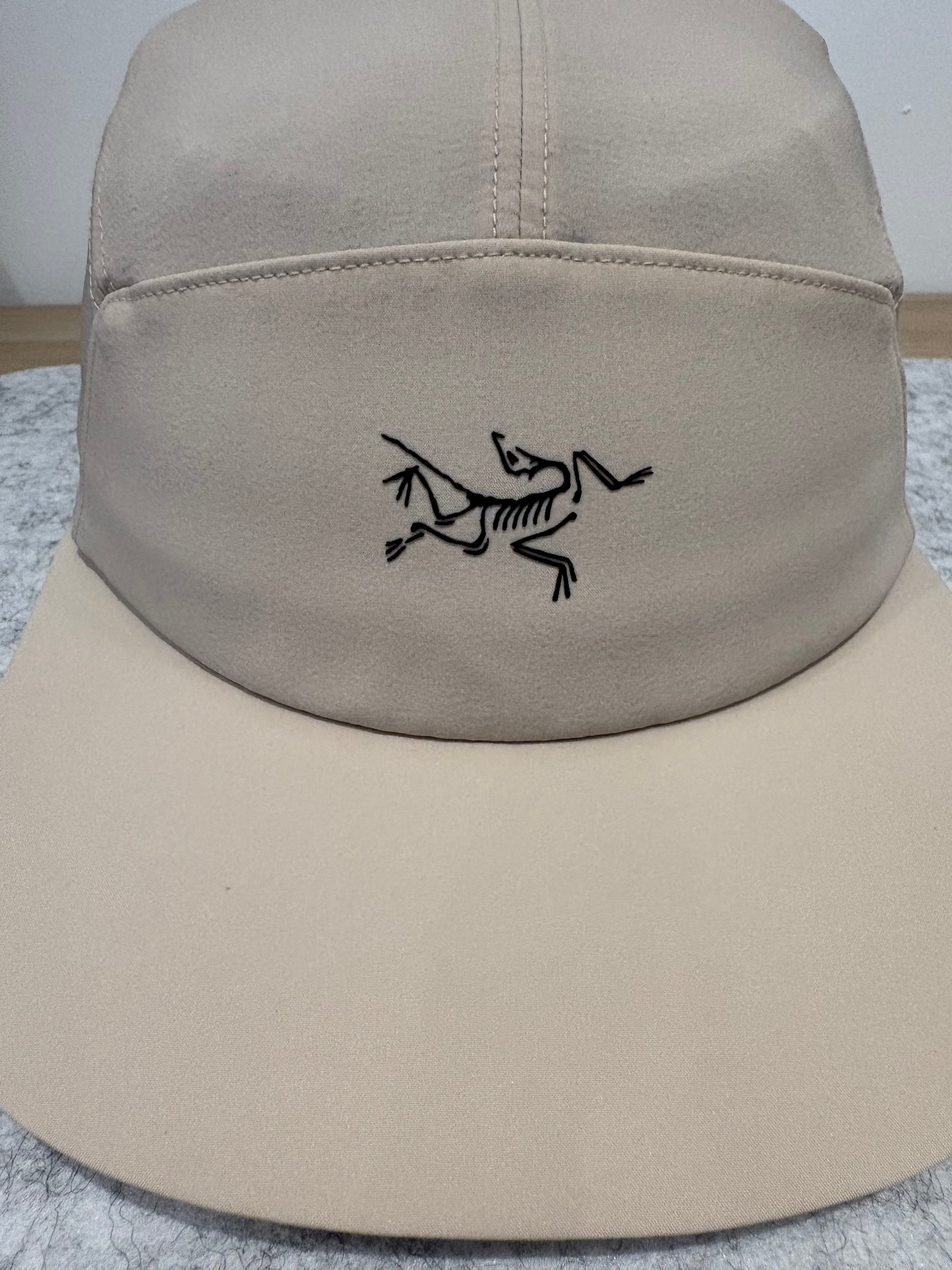 Arc’teryx 5-Panel Cap – Beige / Stone – Grade A