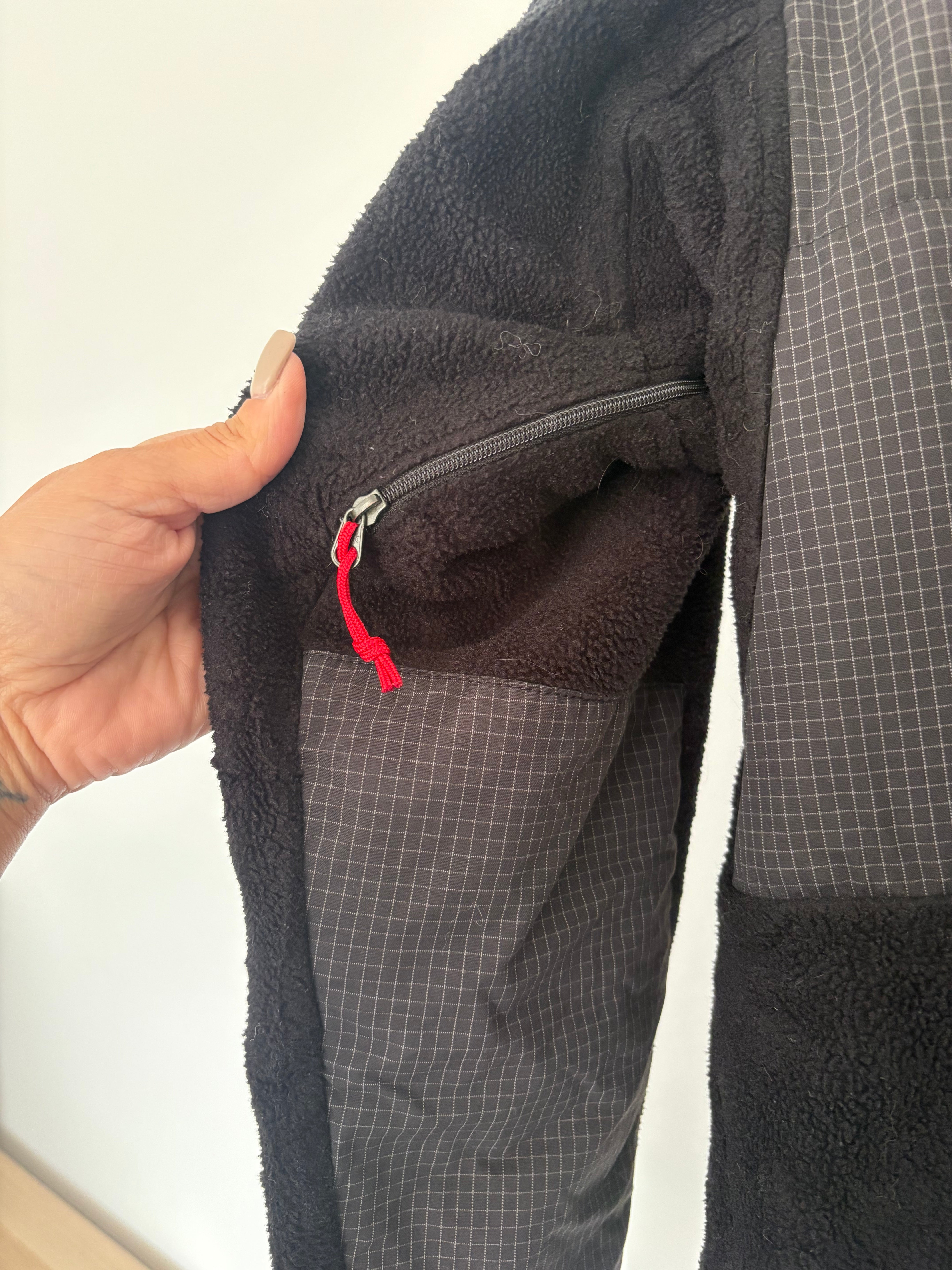 The North Face Hooded Technical Fleece Jacket – Black / Red – Men’s Large