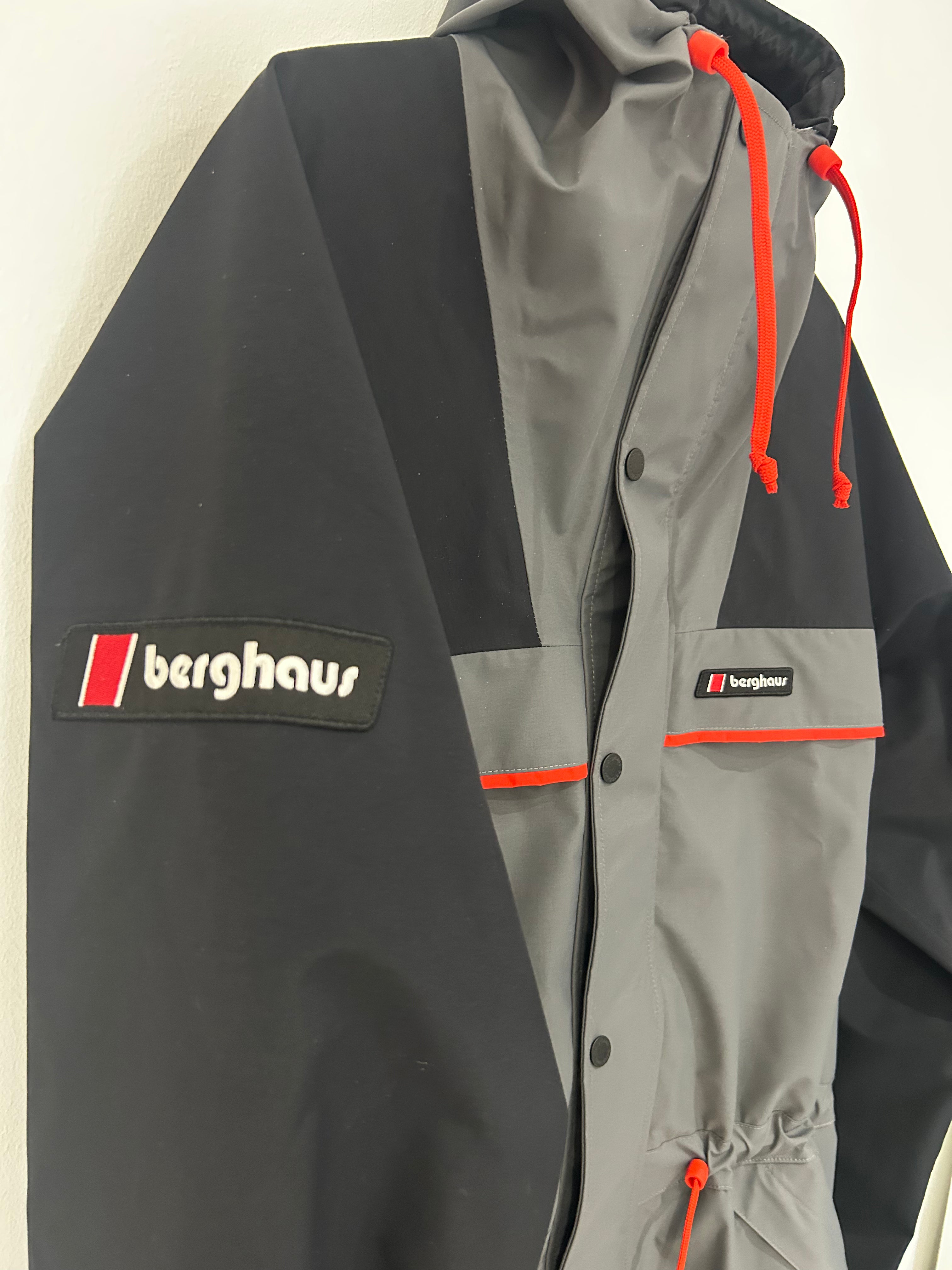 Berghaus Tempest 89 Waterproof Jacket – Grey / Black / Red – XL