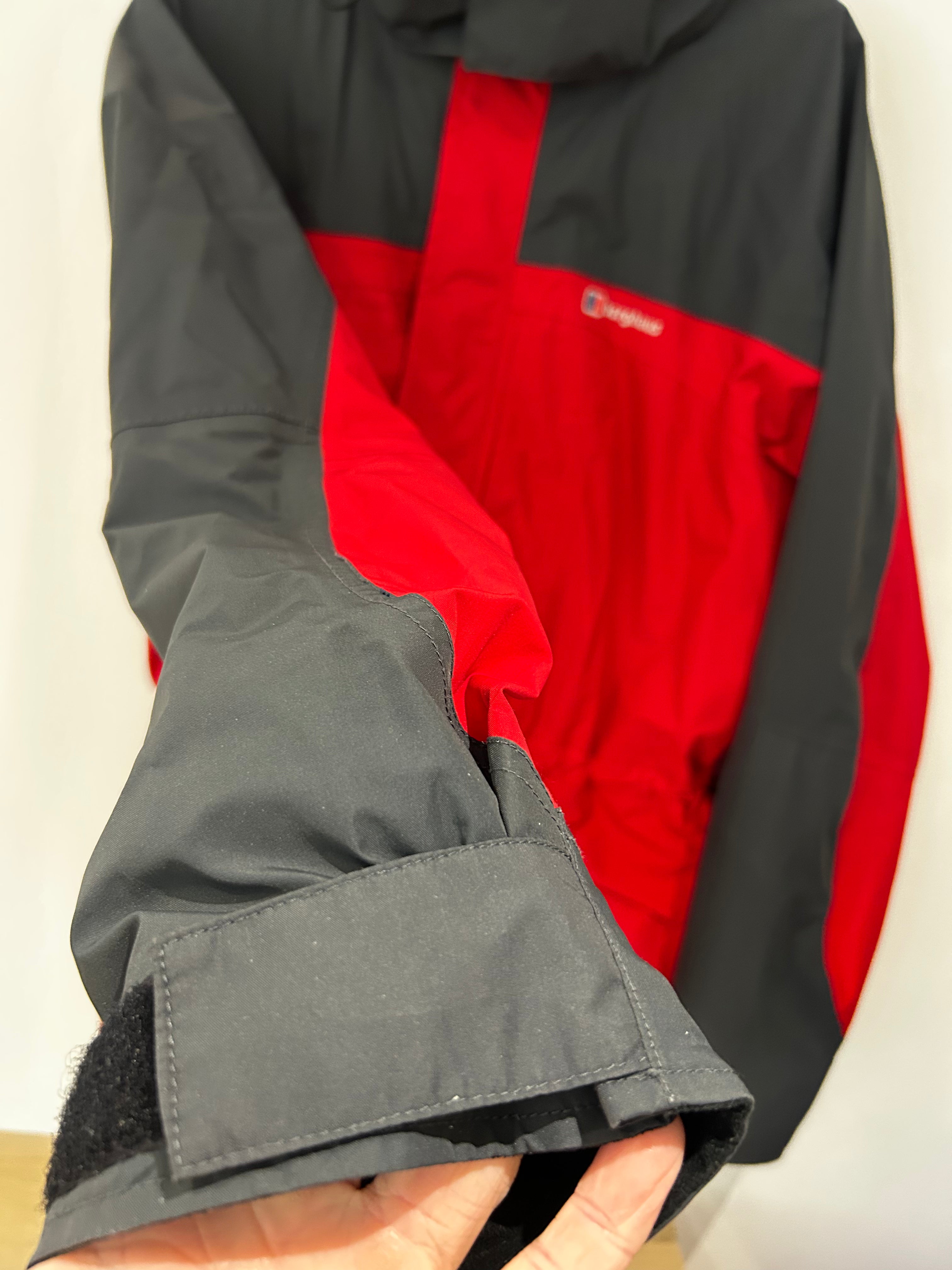 Vintage Berghaus Gore-Tex Mountain Jacket – Red / Black-L