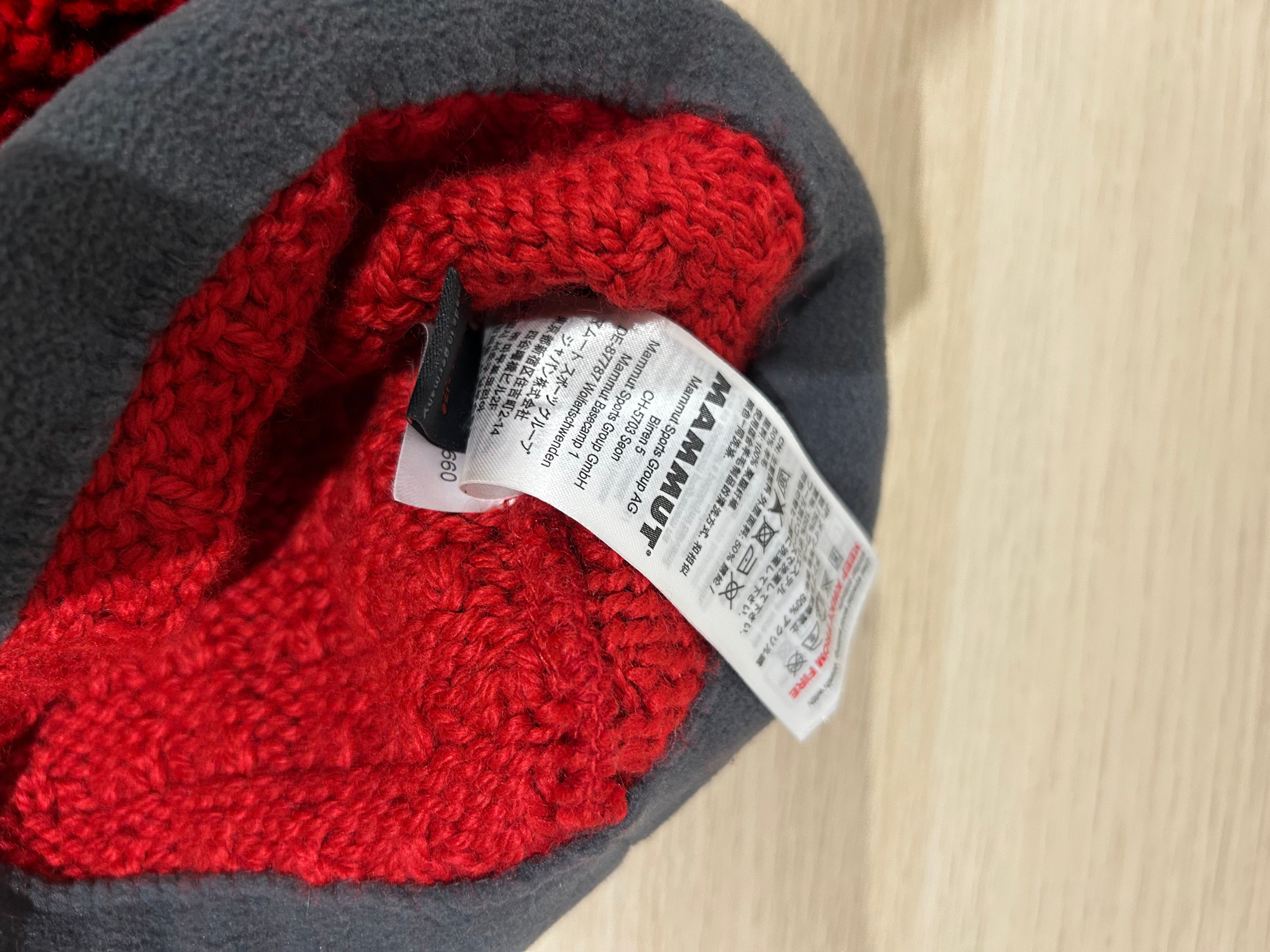 Mammut Knitted Bobble Beanie – Red