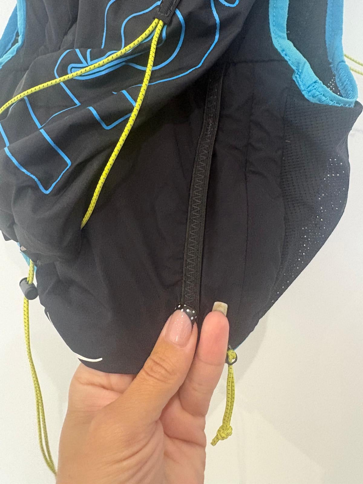 HOKA Trail Running Vest – Black / Blue – 10L-Small-Grade B